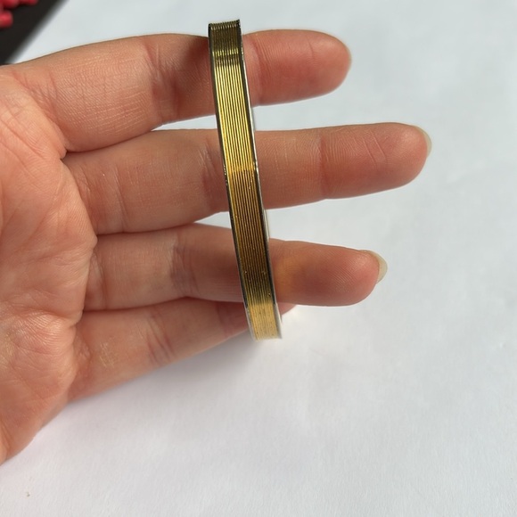 Monet Vintage Gold-Tone Textured Bangle 7/10 ✨ - Picture 5 of 5